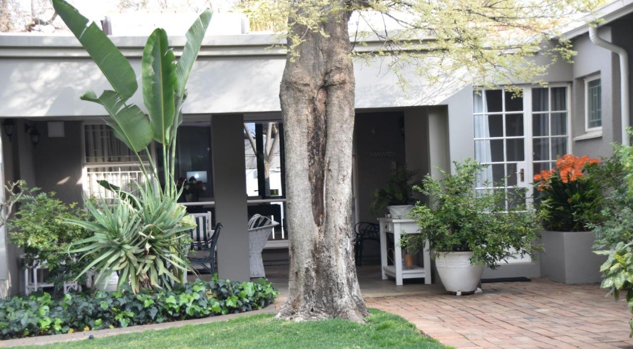 Rosebank Lodge Guesthouse By Claires Johannesbourg Extérieur photo